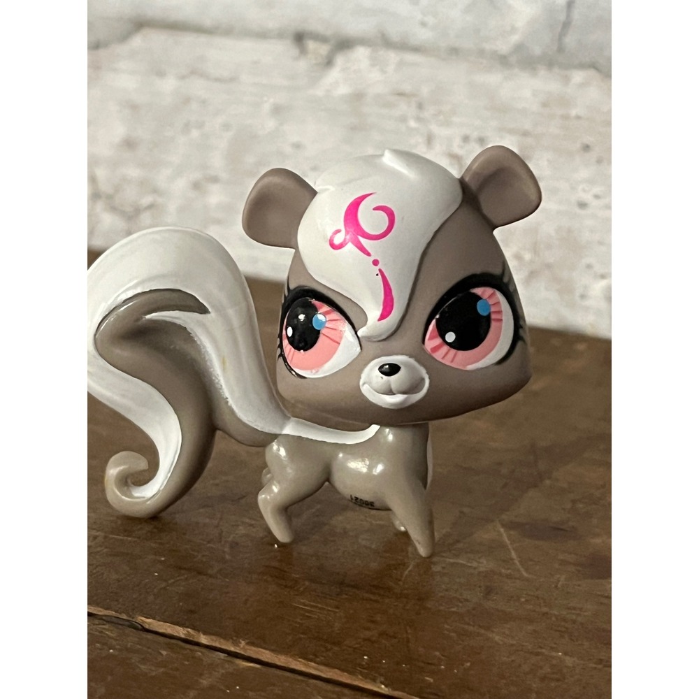 Littlest Pet Shop LPS Pepper‎ Clark Grey, White & Pink Skunk #3059